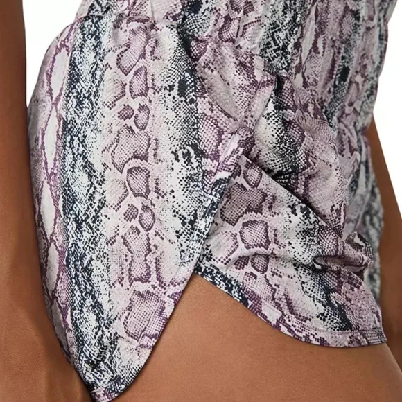 NWT!! Free People - The Way Home Printed Shorts - Medium - Anaconda Venom Cbo - Picture 4 of 10